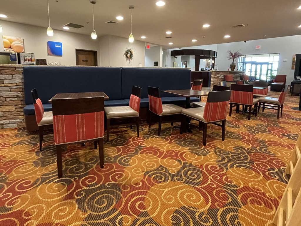 Comfort Suites Altoona North - photo 16