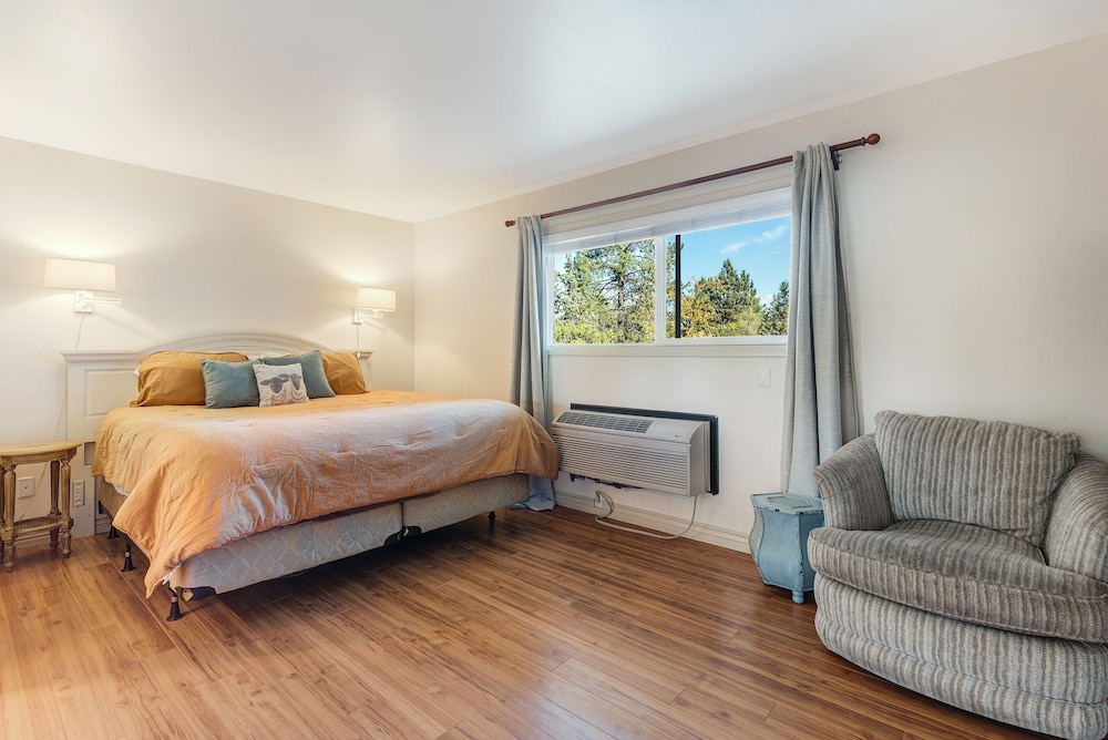 Bend Riverside Inn & Suites - photo 50