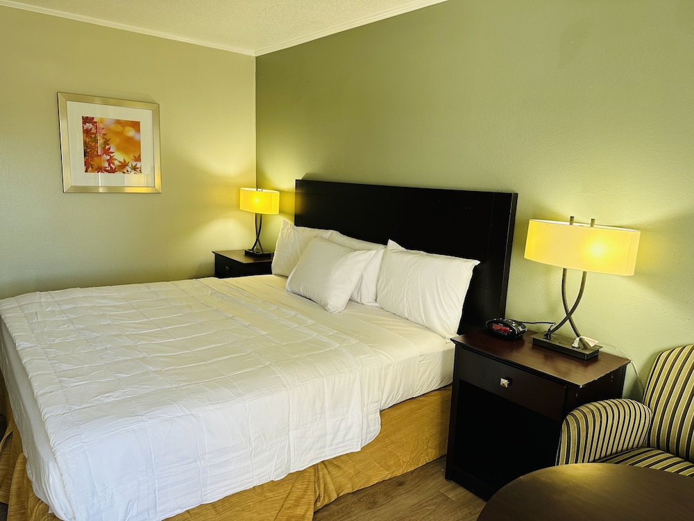 Astoria North Extended Stay - photo 15