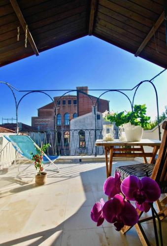 Ca Moro elegant apartment with private terrace — 4-Star Luxury Hotel in Venice, Italy