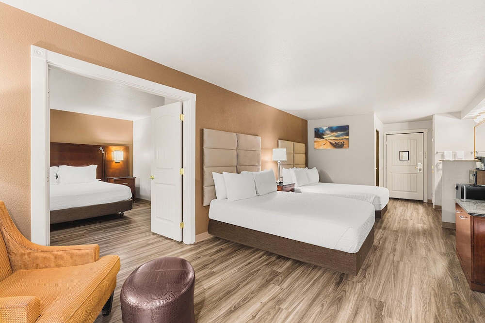 The Ashley Inn & Suites - photo 2