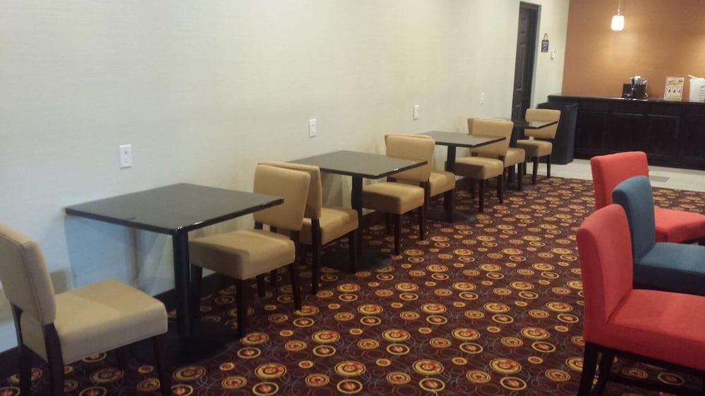 Days Inn by Wyndham Henryetta - photo 23