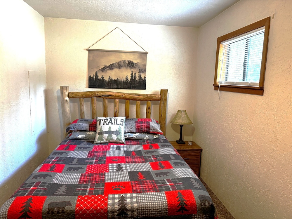 Bear Paw Lodge & Vacation Homes - photo 2