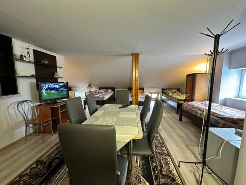 Kwatery Pracownicze u Ryśka — hotel in Malogoszcz