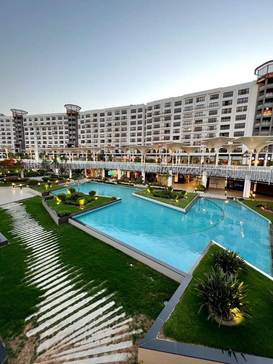 Luxury Hotel Apartment with Pools in Front Auc in New Cairo, Egypt