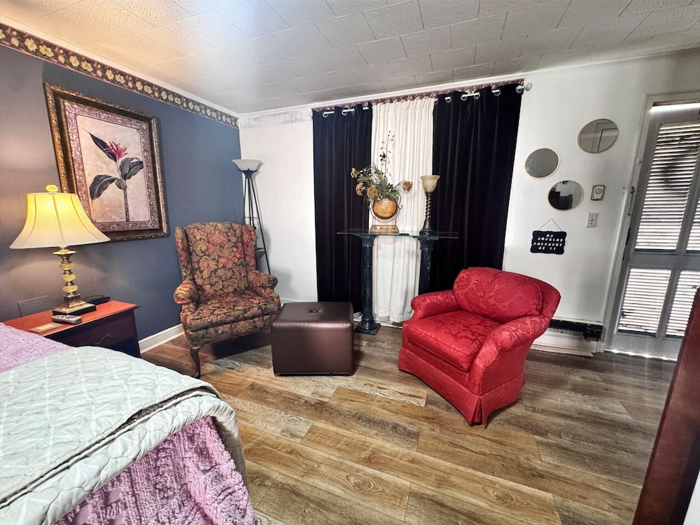 Chesterfield Hotel by OYO Hwy 9 - photo 38