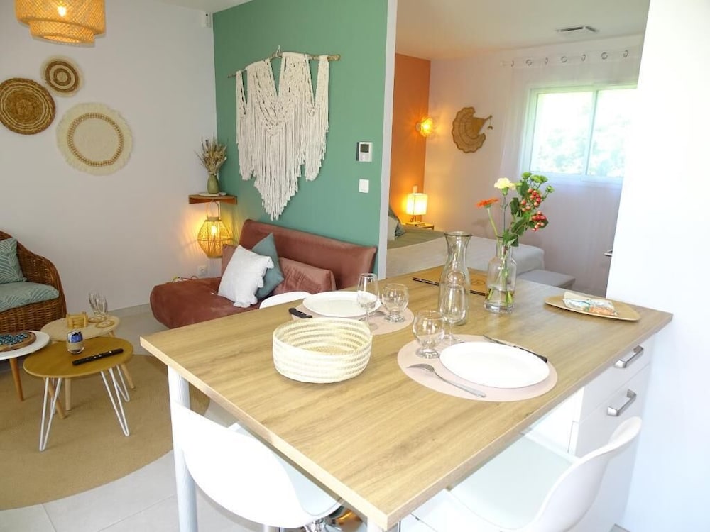 Gîte Les Intemporels — 4-Star Luxury Hotel in Cuisery, France