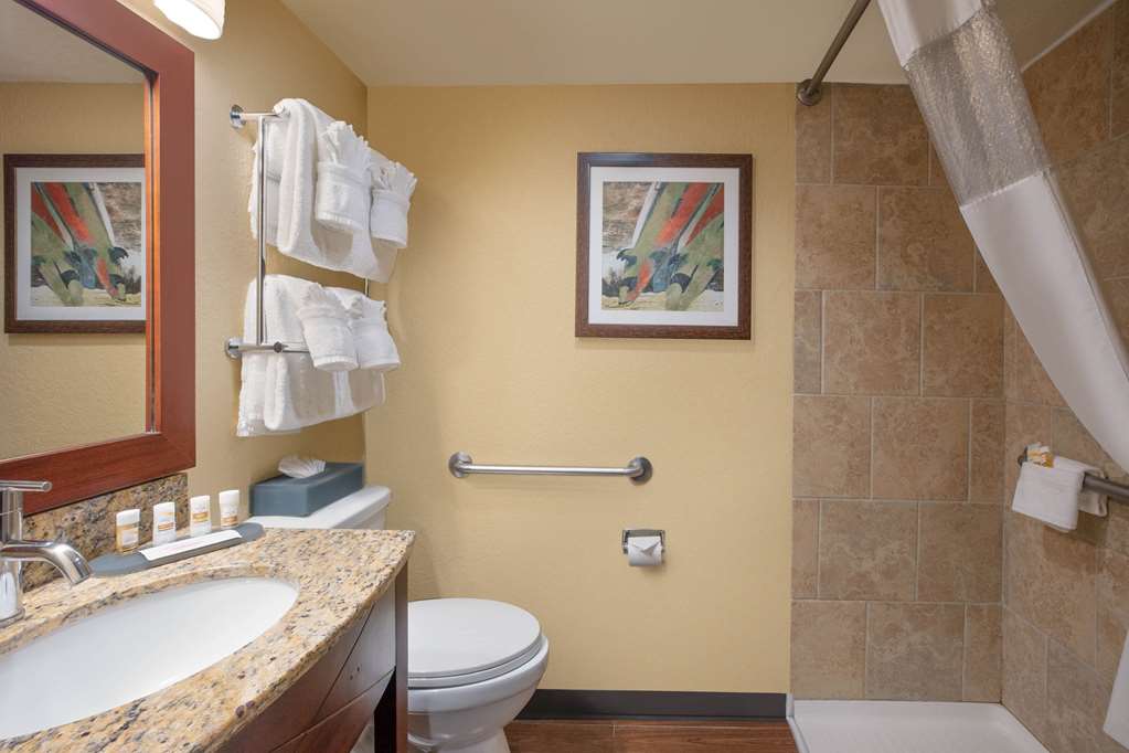 La Quinta Inn & Suites by Wyndham Cocoa Beach Oceanfront - photo 12
