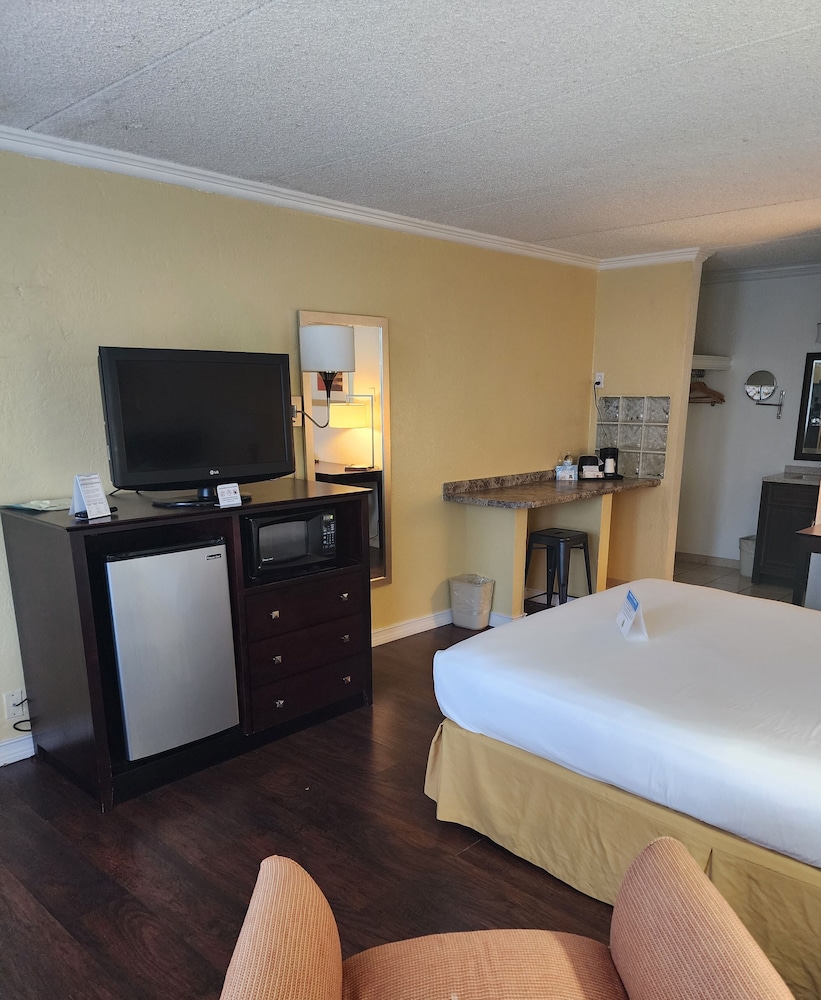 Mariposa Hotel - photo 15