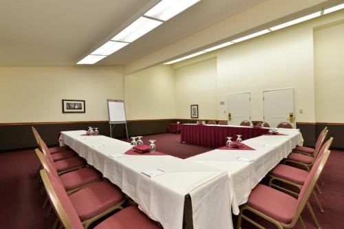 Hawthorn Suites by Wyndham Sacramento - photo 42