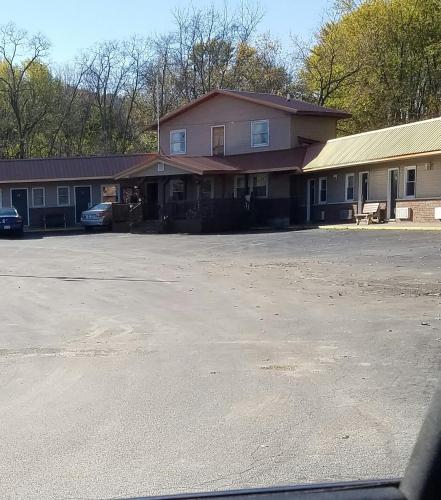 Spillway Motel & Bait Shop - photo 18