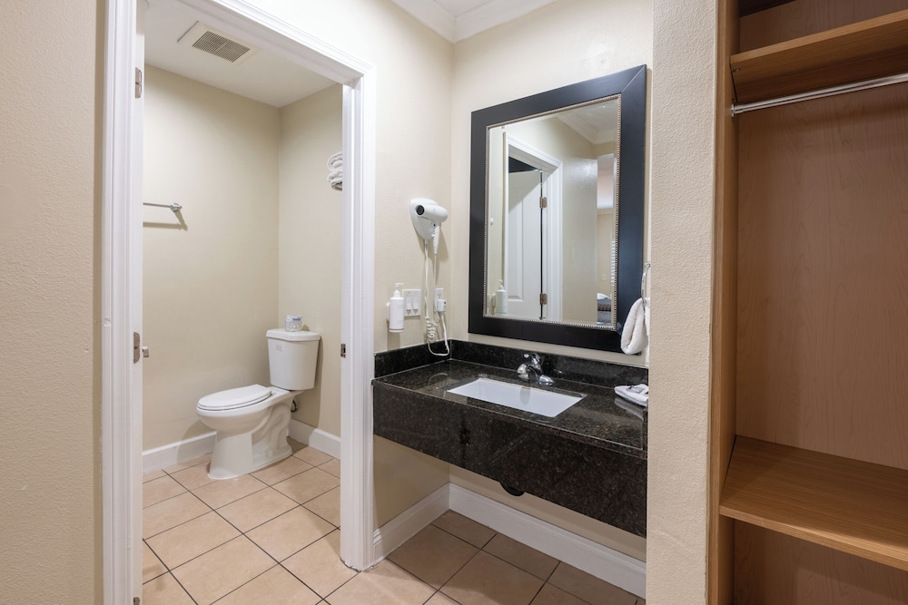 Hollywood City Inn - photo 41