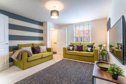 3 Beds with off street parking for 2 cars fast Wifi sleeps 6 — 4-Star Luxury Hotel in Ashby De La Zouch, United Kingdom