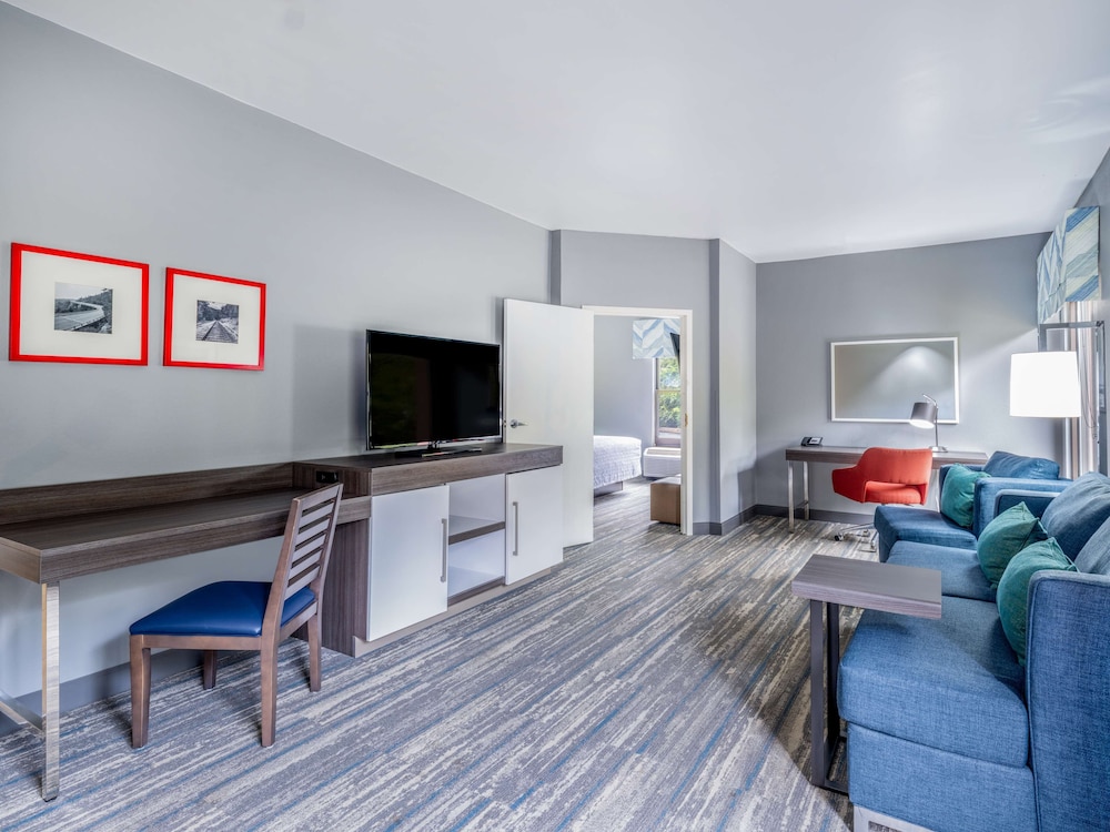 Hampton Inn Sanford - photo 13