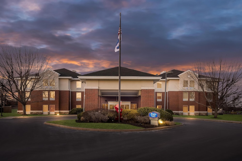 Hampton Inn & Suites Newtown - photo 160