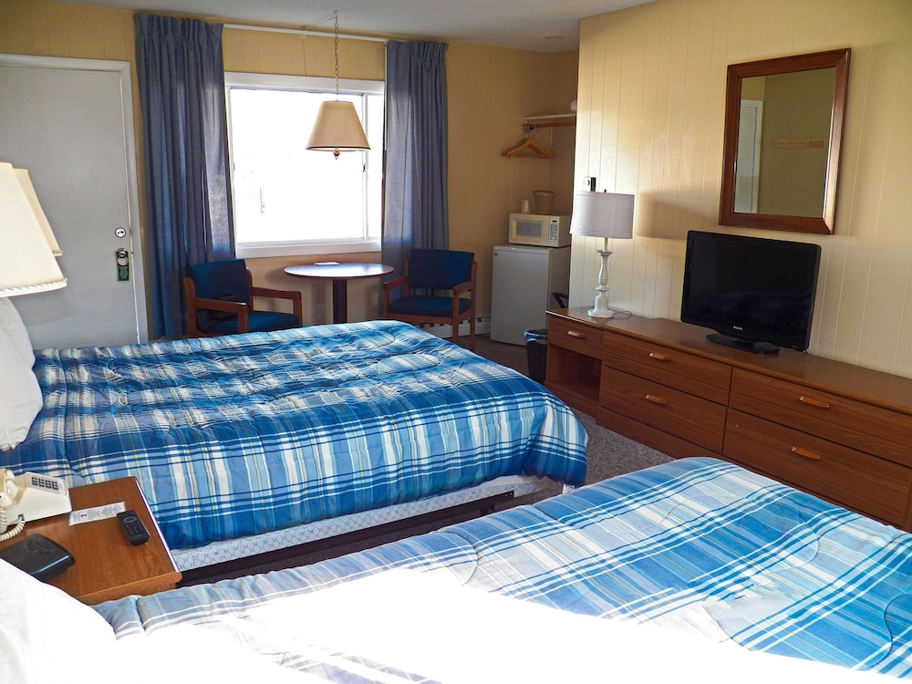 Coast Village Inn & Cottages - photo 4