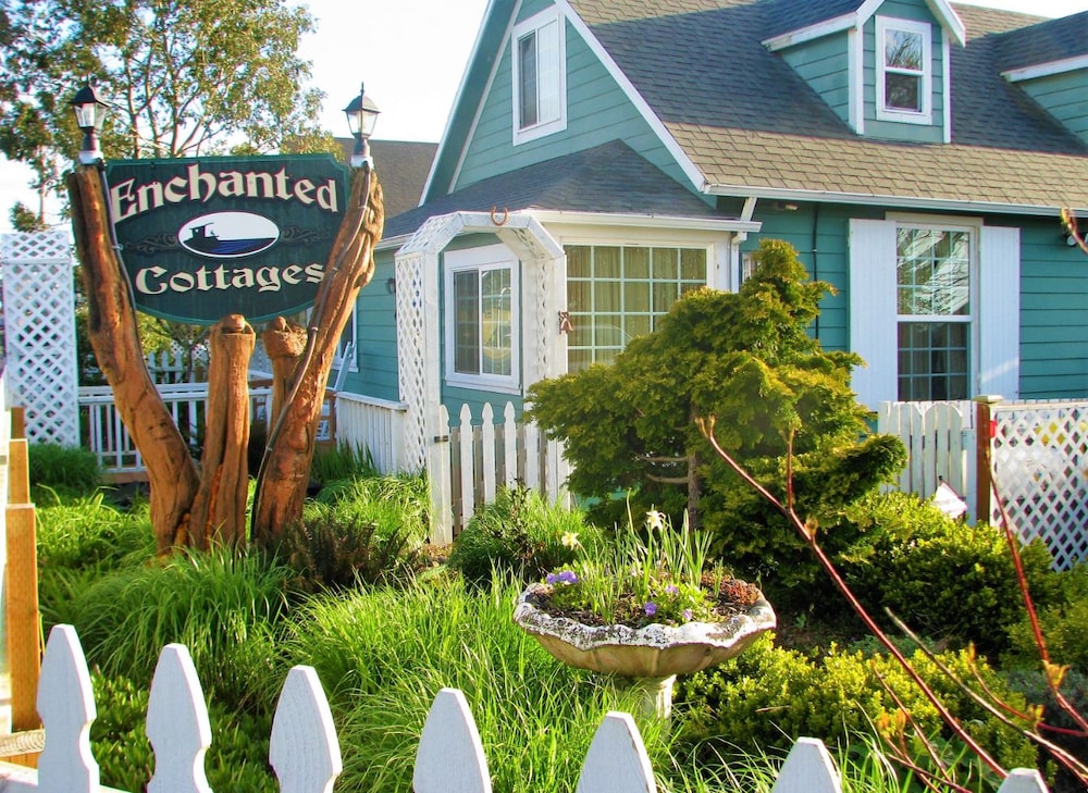 Enchanted Cottages by the Sea — 4-Star Luxury Hotel in Long Beach, United States