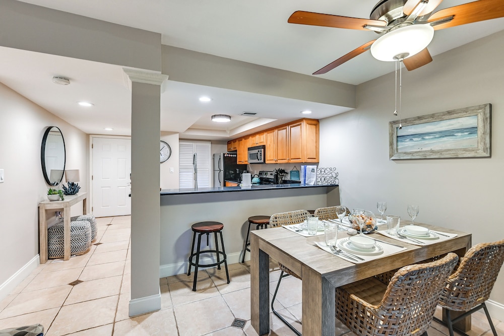 Beachy Marco Island Condo With Resort Amenities - photo 8