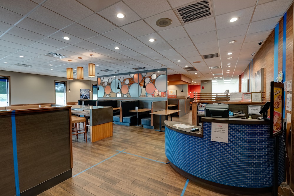 Ramada by Wyndham Vineland Millville Area - photo 21