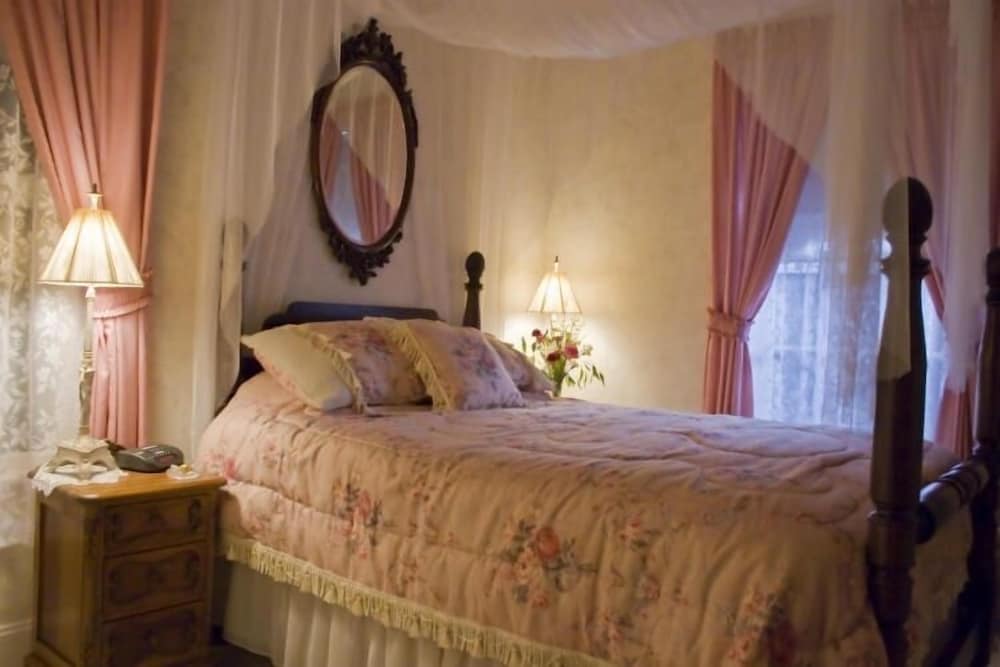 Bybee's Historic Inn - photo 11