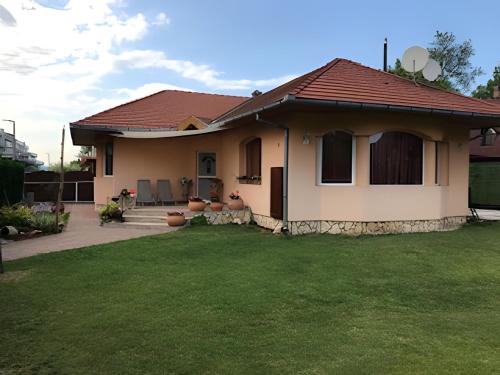 Vitorlás 3 Villa — 4-Star Luxury Hotel in Balatonlelle, Hungary