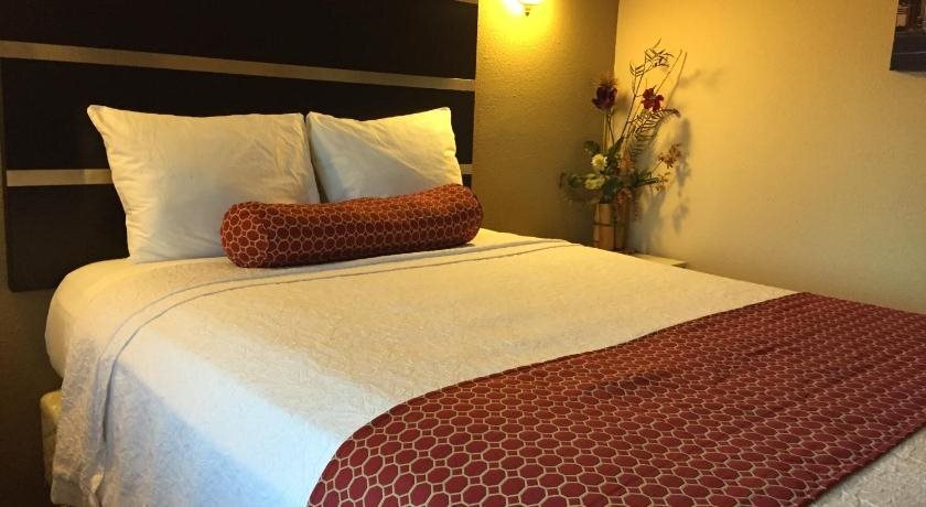 Relax Inn North Babylon - photo 15