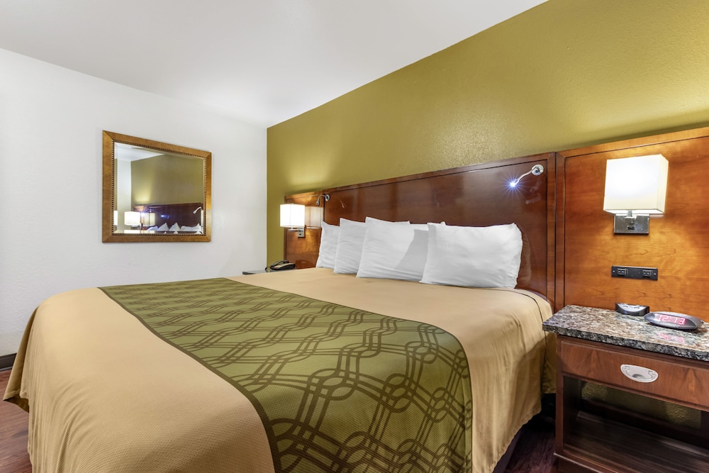 Rose City Inn & Suites - photo 10