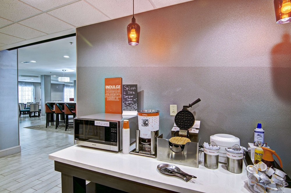 Hampton Inn Salem VA - photo 42