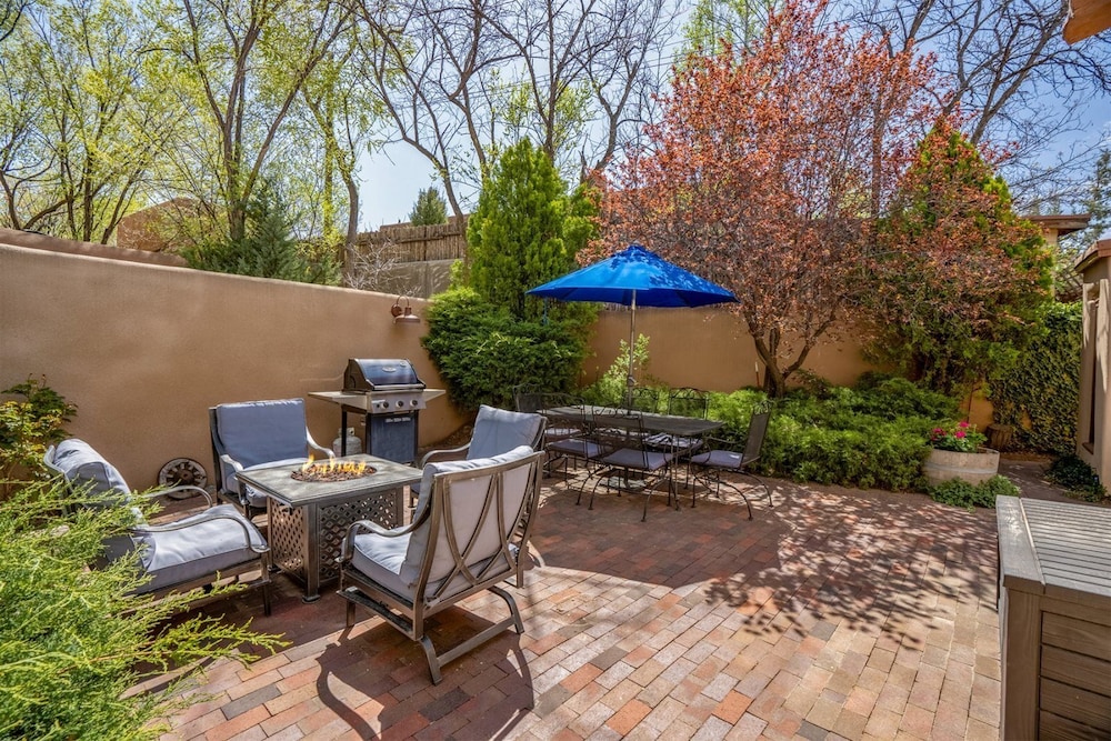 Garcia St. Adobe Historic District Close to Canyon Road Three Master Bedrooms Great Outdoor Space - photo 37