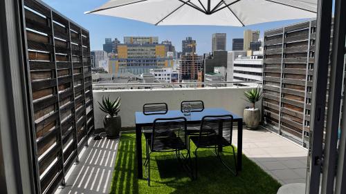 Modern Luxury Studio with Breathtaking City Views No Load Shedding — 4-Star Luxury Hotel in Cape Town, South Africa