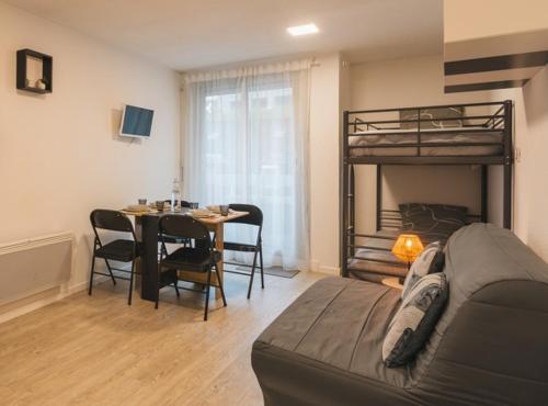 Studio 4 Personnes Pied Telecabine Petit Vignemale in Cauterets, France