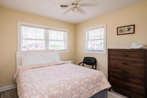 Absolute Beach by Oak Island Accommodations - photo 7