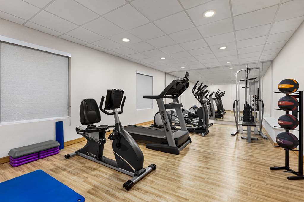 La Quinta Inn & Suites by Wyndham Mt. Laurel Philadelphia - photo 14