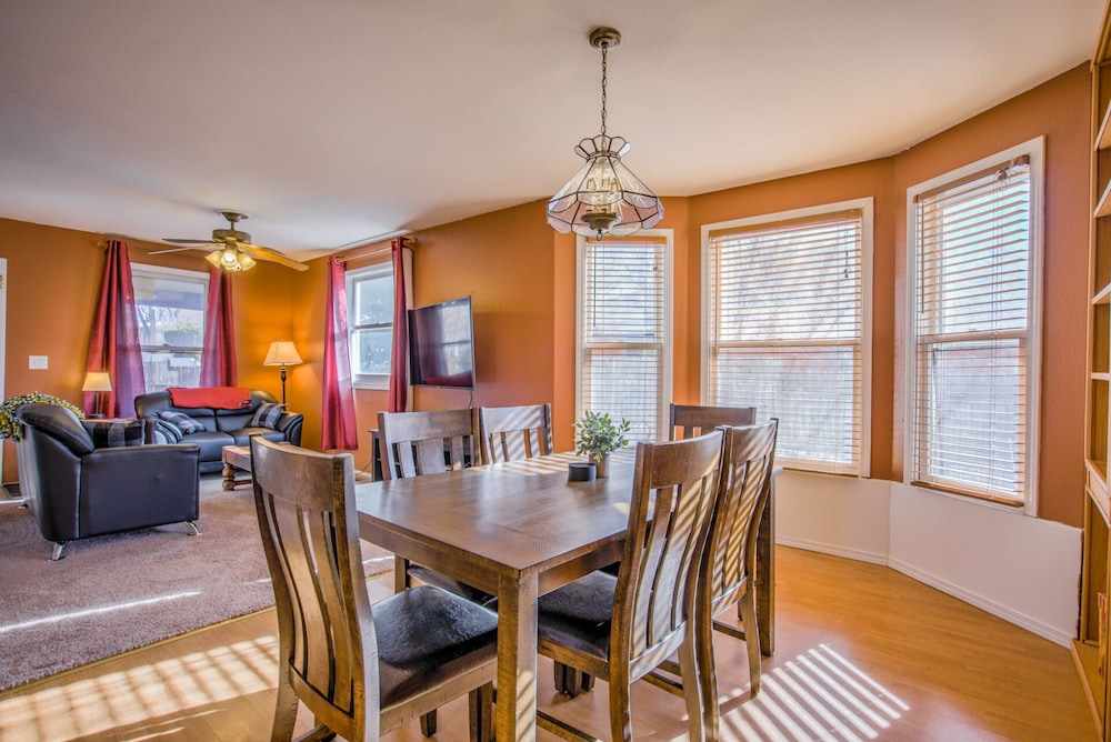 3BR MTN Viewsdowntownnext to Lake Parks More in Colorado Springs, United States