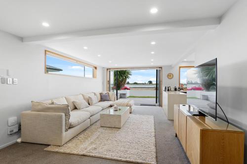 Beachside Bliss Redcliffs — 4-Star Luxury Hotel in Christchurch, New Zealand