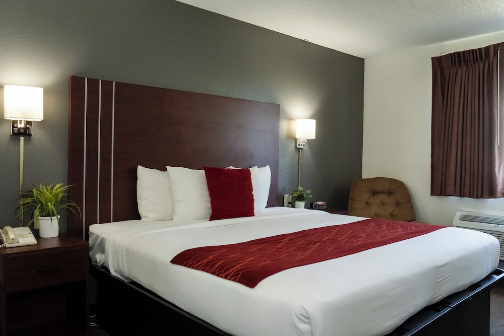 Victorian Inn & Suites - photo 16