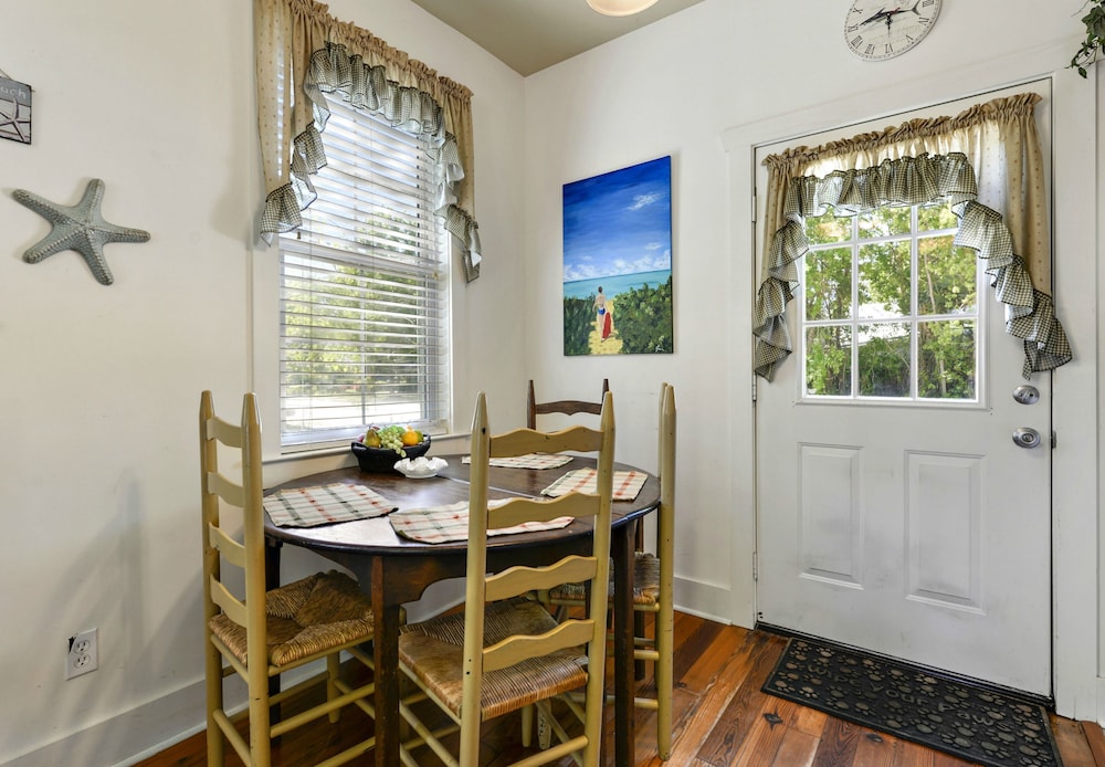 Carroll House Cottages - photo 21