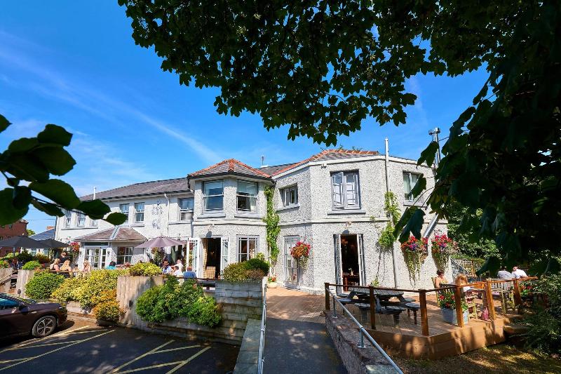 The Jug & Bottle - carbon neutral hotel in Heswall