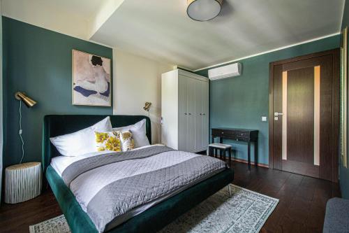 Quite Loft with Balcony and 3 Air Conditioners — 4-Star Luxury Hotel in Prague, Czech Republic