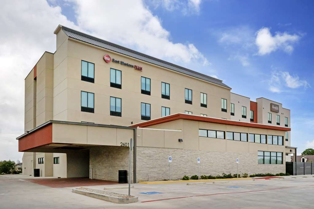 Best Western Plus Executive Residency Carlsbad Hotel - photo 12