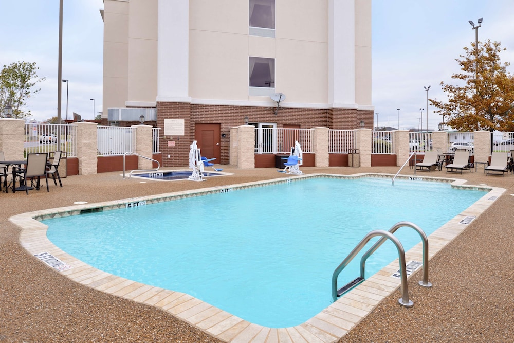Hampton Inn & Suites Greenville - photo 38