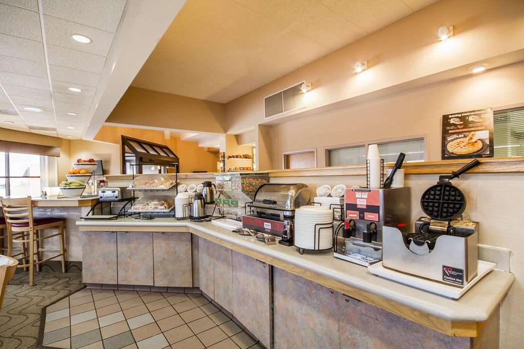 Comfort Inn & Suites Madison Airport - photo 43