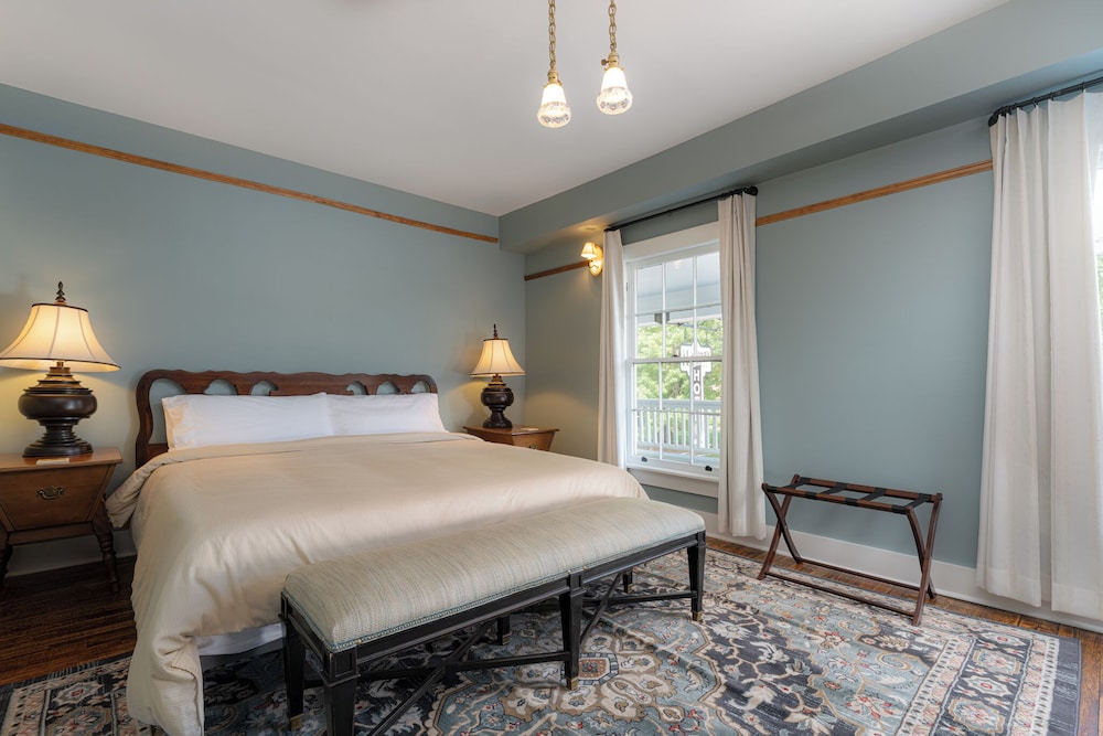 The NuWray Hotel & Carriage House - photo 21