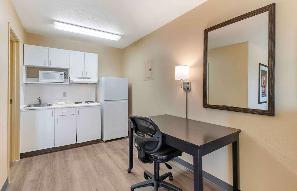 Extended Stay America Select Suites St. Louis Westport E Lackland Rd - photo 16