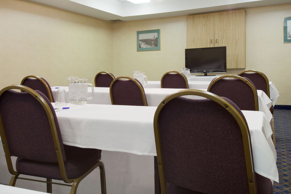 Holiday Inn Express At Drake University - photo 13
