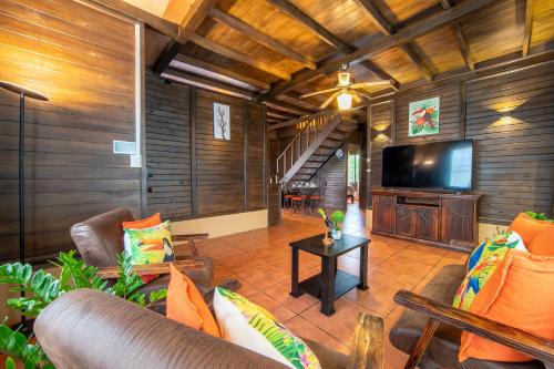 The Toucan Nest AC Gated & Pool in Fortuna, Costa Rica