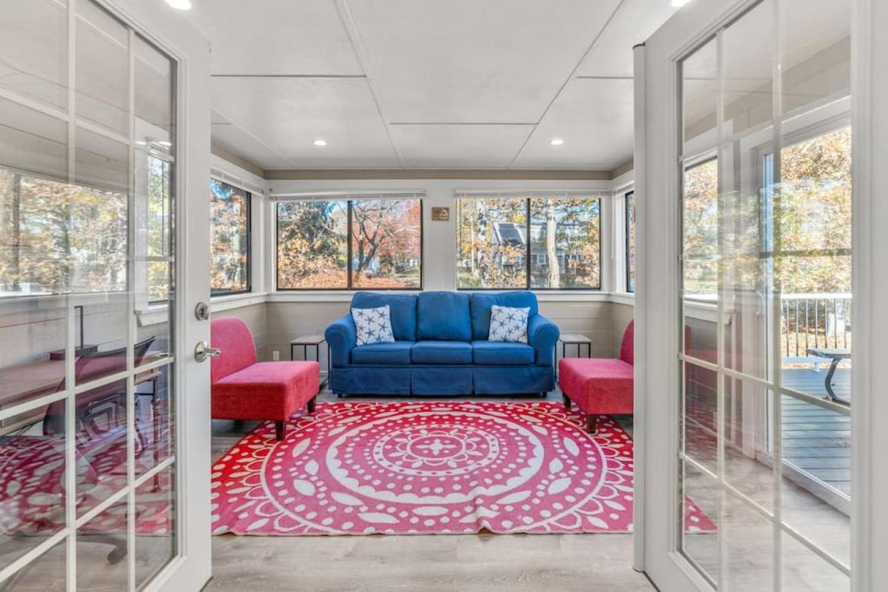Cozy Spacious Home Walk to the Beach and 1 Mile to Downtown Hyannis — 4-Star Luxury Hotel in Barnstable, United States