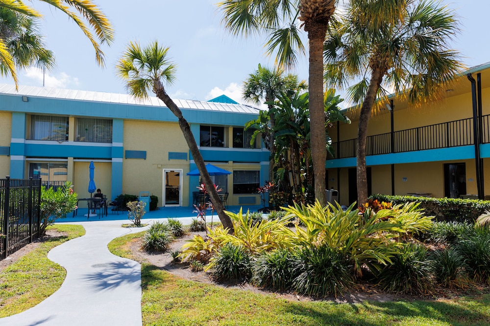 Garnet Inn & Suites Orlando - photo 113