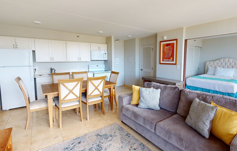 Waikiki Banyan High Level Condo with Private Lanai by Koko Resort Vacation Rentals - photo 49