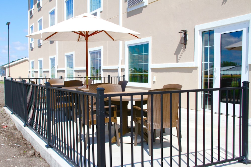 Cobblestone Hotel & Suites Devils Lake - photo 48